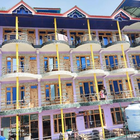Hotel 19 Tosh Bagian luar foto
