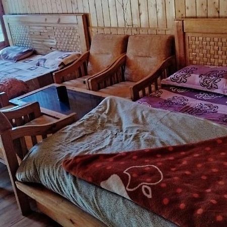 Hotel 19 Tosh Bagian luar foto