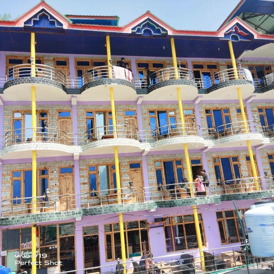 Hotel 19 Tosh Bagian luar foto